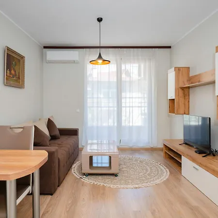 Daire 1bd In Center By Flat Mаnаger Sofya