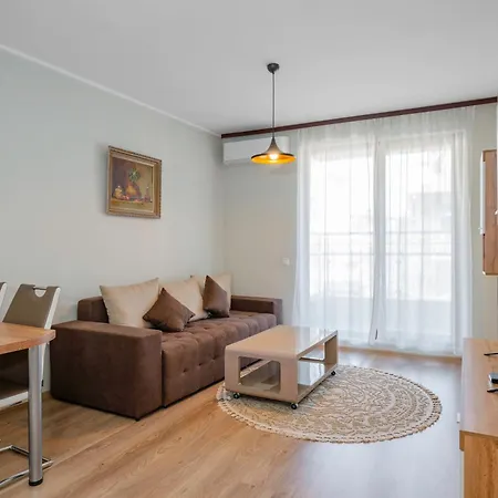 1bd With Ac & Lift In Center By Flat Mаnаger *